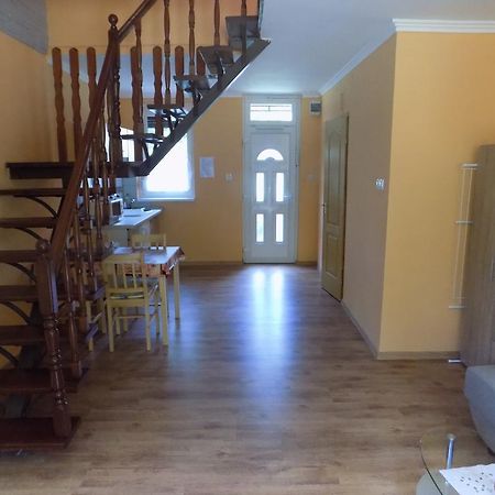 Narcisz Apartman Gyula Exterior photo